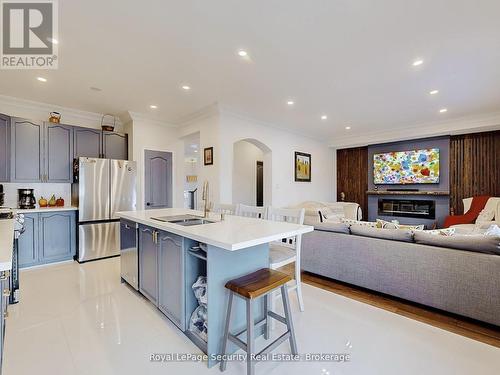 128 Daiseyfield Crescent, Vaughan, ON - Indoor Photo Showing Kitchen With Stainless Steel Kitchen With Double Sink