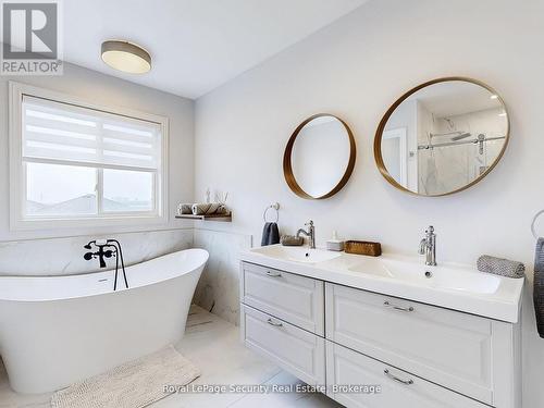 128 Daiseyfield Crescent, Vaughan, ON - Indoor Photo Showing Bathroom