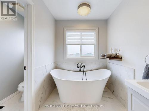 128 Daiseyfield Crescent, Vaughan, ON - Indoor Photo Showing Bathroom