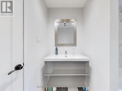 128 Daiseyfield Crescent, Vaughan, ON - Indoor Photo Showing Bathroom