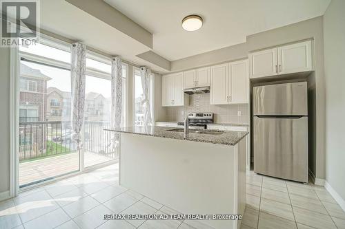 13 Hallmark Way, Whitby, ON - Indoor Photo Showing Kitchen