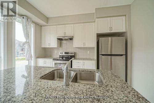 13 Hallmark Way, Whitby, ON - Indoor Photo Showing Kitchen With Double Sink With Upgraded Kitchen