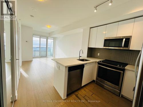 3911 - 20 Shore Breeze Drive, Toronto, ON - Indoor Photo Showing Kitchen
