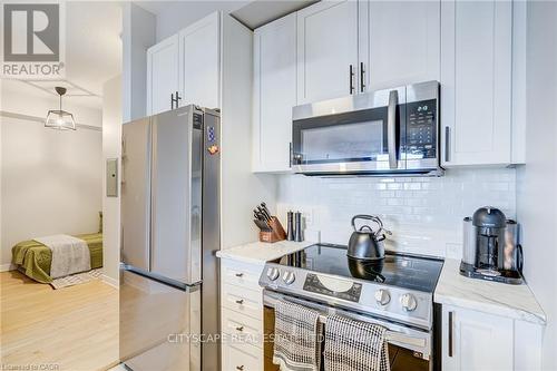 332 - 5010 Corporate Drive, Burlington, ON - Indoor Photo Showing Kitchen