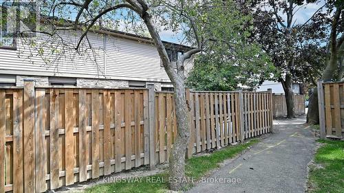 111 - 105 Hansen Road N, Brampton, ON - Outdoor