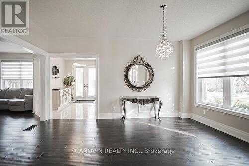 2353 Woodcrest Drive N, Oakville, ON - Indoor Photo Showing Living Room