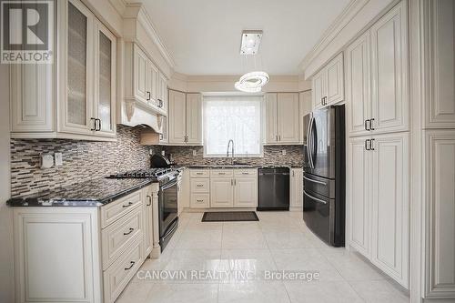 2353 Woodcrest Drive N, Oakville, ON - Indoor Photo Showing Kitchen With Upgraded Kitchen