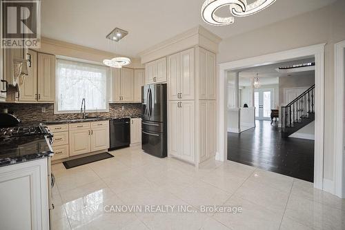2353 Woodcrest Drive N, Oakville, ON - Indoor Photo Showing Kitchen