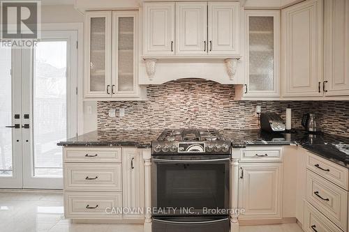 2353 Woodcrest Drive N, Oakville, ON - Indoor Photo Showing Kitchen With Upgraded Kitchen