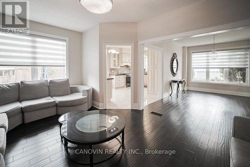 2353 Woodcrest Drive N, Oakville, ON - Indoor Photo Showing Living Room