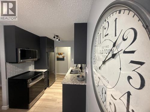 112 17Th  S Avenue Unit# 101, Cranbrook, BC - Indoor Photo Showing Kitchen With Double Sink