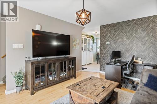 330 Fryer Street, Amherstburg, ON - Indoor Photo Showing Living Room