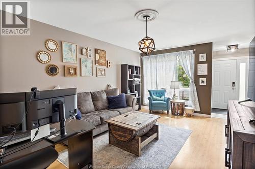 330 Fryer Street, Amherstburg, ON - Indoor Photo Showing Living Room