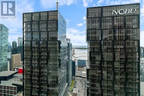 4402 - 327 King Street W, Toronto, ON - 