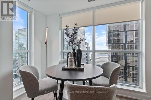 4402 - 327 King Street W, Toronto, ON - Indoor