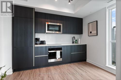 4402 - 327 King Street W, Toronto, ON - Indoor Photo Showing Kitchen
