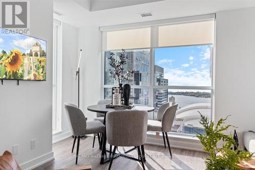 4402 - 327 King Street W, Toronto, ON - Indoor Photo Showing Dining Room
