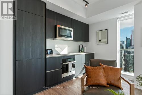 4402 - 327 King Street W, Toronto, ON - Indoor