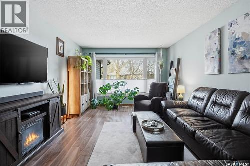 2815 Corbett Road, Regina, SK - Indoor Photo Showing Living Room