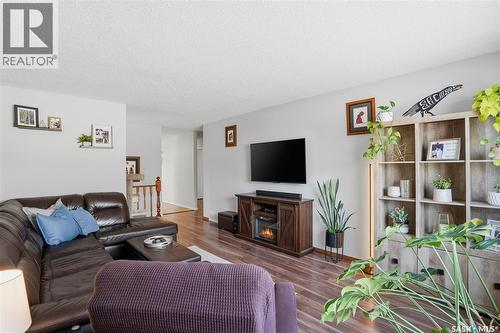 2815 Corbett Road, Regina, SK - Indoor Photo Showing Living Room