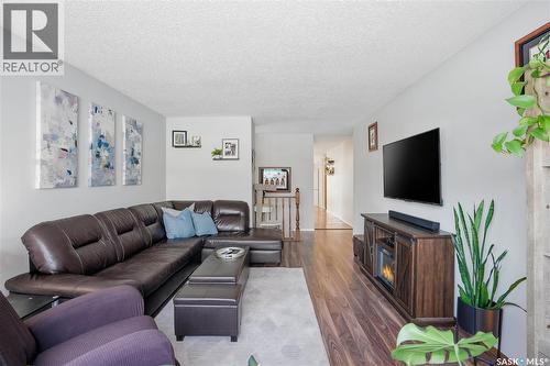 2815 Corbett Road, Regina, SK - Indoor Photo Showing Living Room