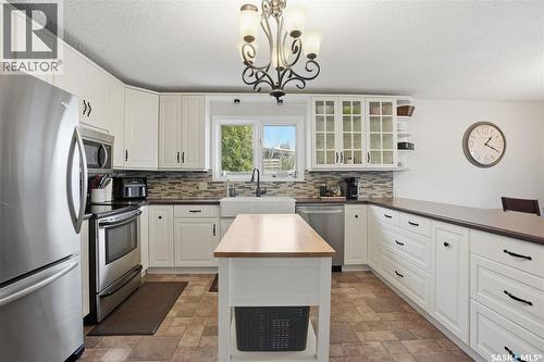 2815 Corbett Road, Regina, SK - Indoor Photo Showing Kitchen