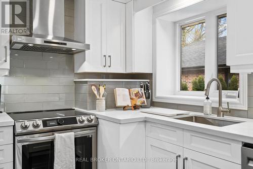 21 Decarie Circle, Toronto, ON - Indoor Photo Showing Kitchen With Upgraded Kitchen