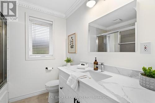 21 Decarie Circle, Toronto, ON - Indoor Photo Showing Bathroom
