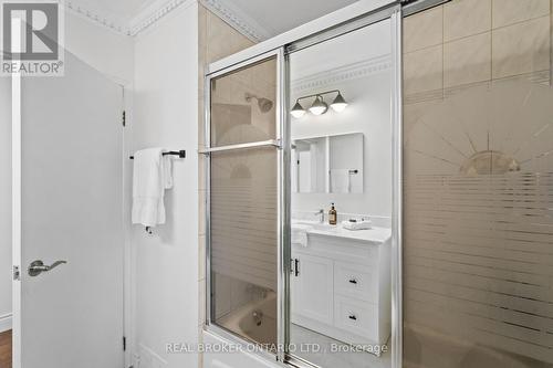 21 Decarie Circle, Toronto, ON - Indoor Photo Showing Bathroom