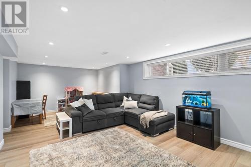 21 Decarie Circle, Toronto, ON - Indoor
