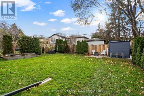 21 Decarie Circle, Toronto, ON - Outdoor