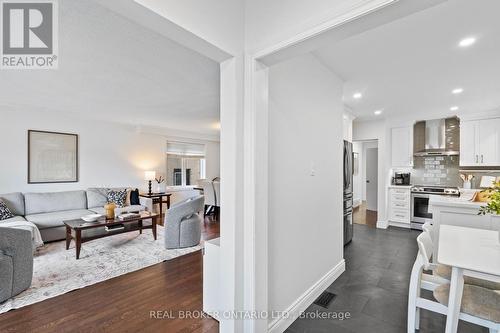 21 Decarie Circle, Toronto, ON - Indoor