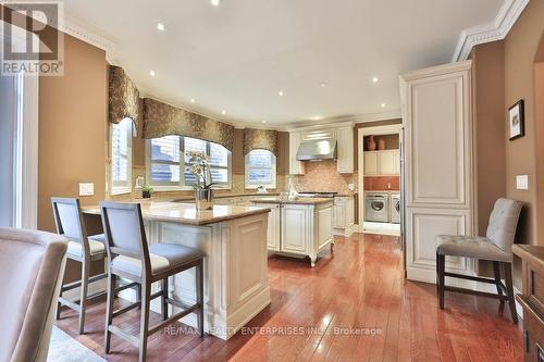 683 Canyon Street, Mississauga, ON - Indoor Photo Showing Kitchen With Upgraded Kitchen