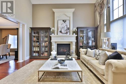 683 Canyon Street, Mississauga, ON - Indoor Photo Showing Living Room With Fireplace