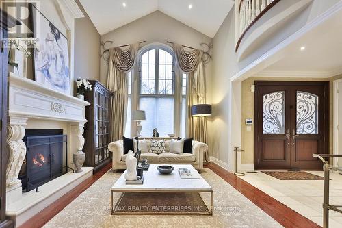 683 Canyon Street, Mississauga, ON - Indoor Photo Showing Living Room With Fireplace