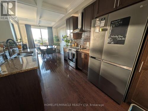 16 - 2019 Trawden Way, Oakville, ON - Indoor Photo Showing Kitchen With Double Sink With Upgraded Kitchen