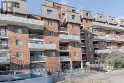 226 - 3025 THE CREDIT WOODLANDS DRIVE  Mississauga, ON L5C 2V3