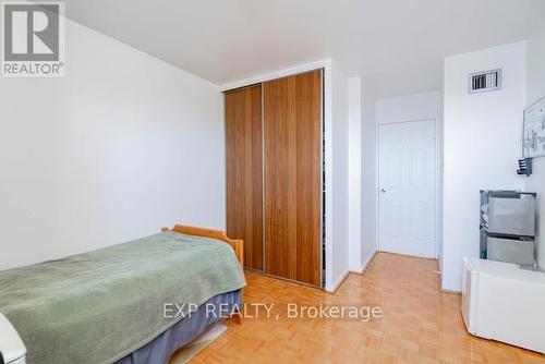 226 - 3025 The Credit Woodlands Drive, Mississauga, ON - Indoor Photo Showing Bedroom