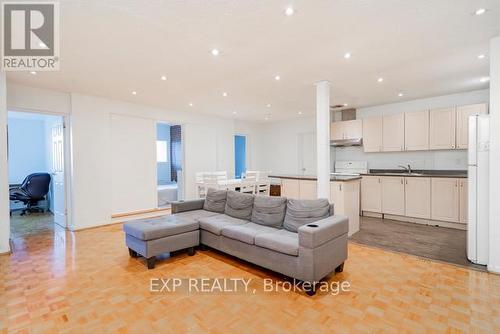 226 - 3025 The Credit Woodlands Drive, Mississauga, ON - Indoor