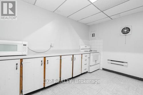 226 - 3025 The Credit Woodlands Drive, Mississauga, ON - Indoor Photo Showing Other Room