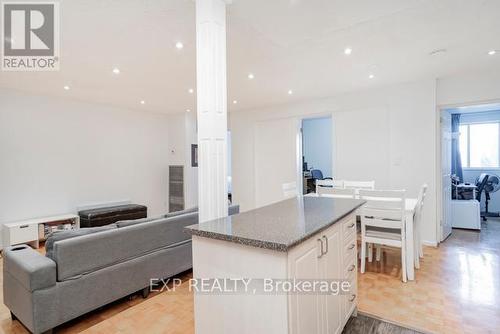 226 - 3025 The Credit Woodlands Drive, Mississauga, ON - Indoor