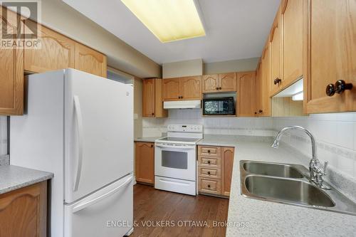 551 Wild Shore Crescent, Ottawa, ON - Indoor Photo Showing Kitchen With Double Sink