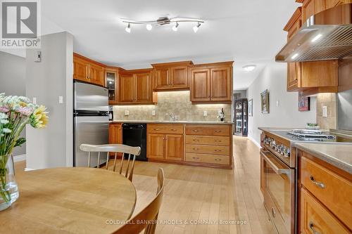 8 Confederation Private, Ottawa, ON - Indoor Photo Showing Kitchen