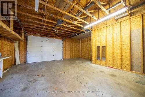 1 East Hampton Road, St. Catharines (Glendale/Glenridge), ON - Indoor Photo Showing Garage