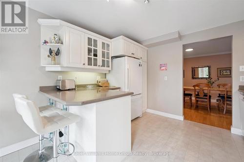 4 - 106 Woodlawn Road E, Guelph (Victoria North), ON - Indoor Photo Showing Kitchen