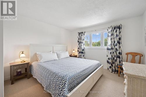 4 - 106 Woodlawn Road E, Guelph (Victoria North), ON - Indoor Photo Showing Bedroom