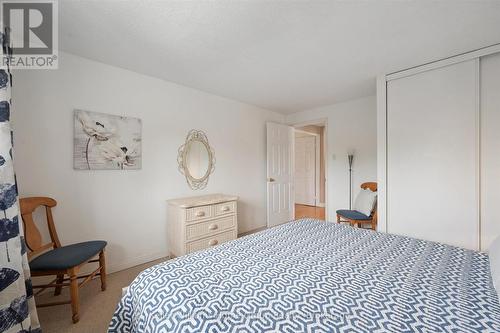 4 - 106 Woodlawn Road E, Guelph (Victoria North), ON - Indoor Photo Showing Bedroom