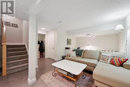 4 - 106 Woodlawn Road E, Guelph (Victoria North), ON - Indoor Photo Showing Living Room