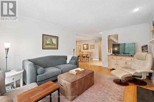 4 - 106 Woodlawn Road E, Guelph (Victoria North), ON - Indoor Photo Showing Living Room