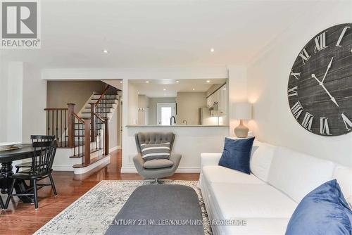 32 Gardenia Way, Caledon, ON - Indoor Photo Showing Living Room